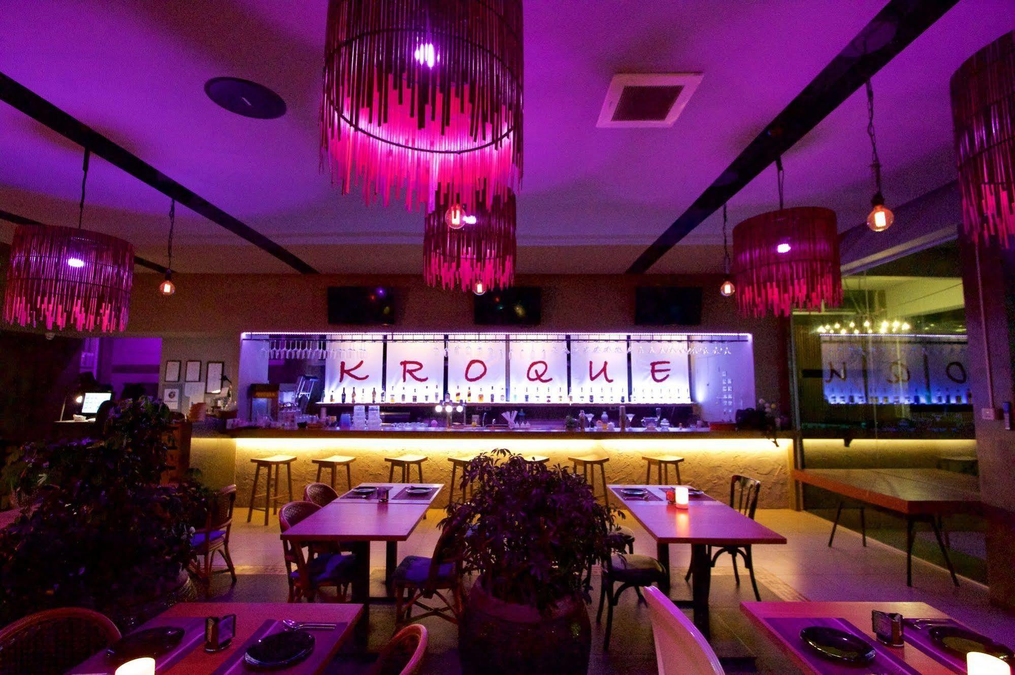 Kroque Boutique & Bistro Ang Sila Exterior photo